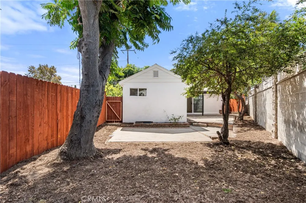 884 Lewis Street Pomona, CA 91768