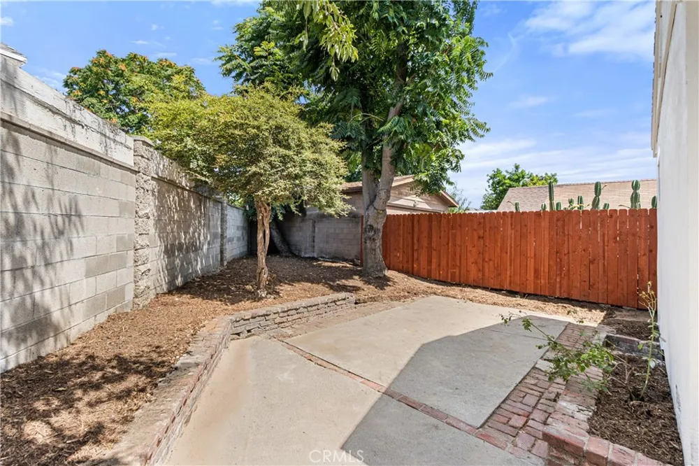 884 Lewis Street Pomona, CA 91768