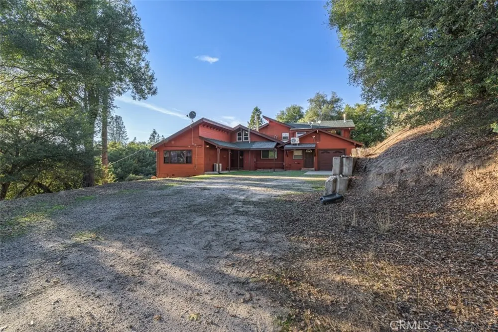 42203 Oak Lane Oakhurst, CA 93644