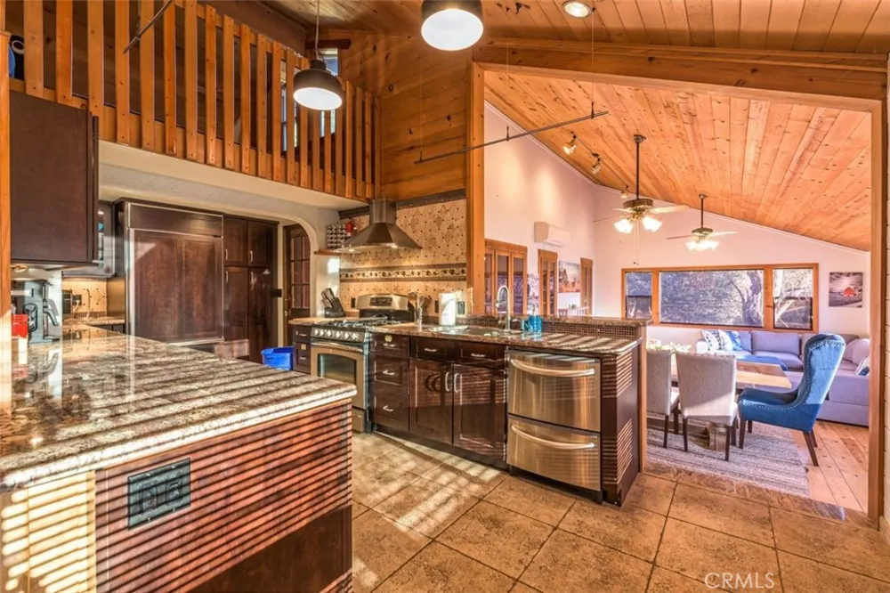 42203 Oak Lane Oakhurst, CA 93644