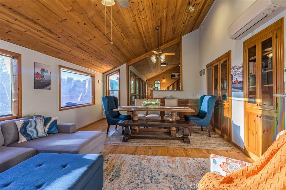 42203 Oak Lane Oakhurst, CA 93644