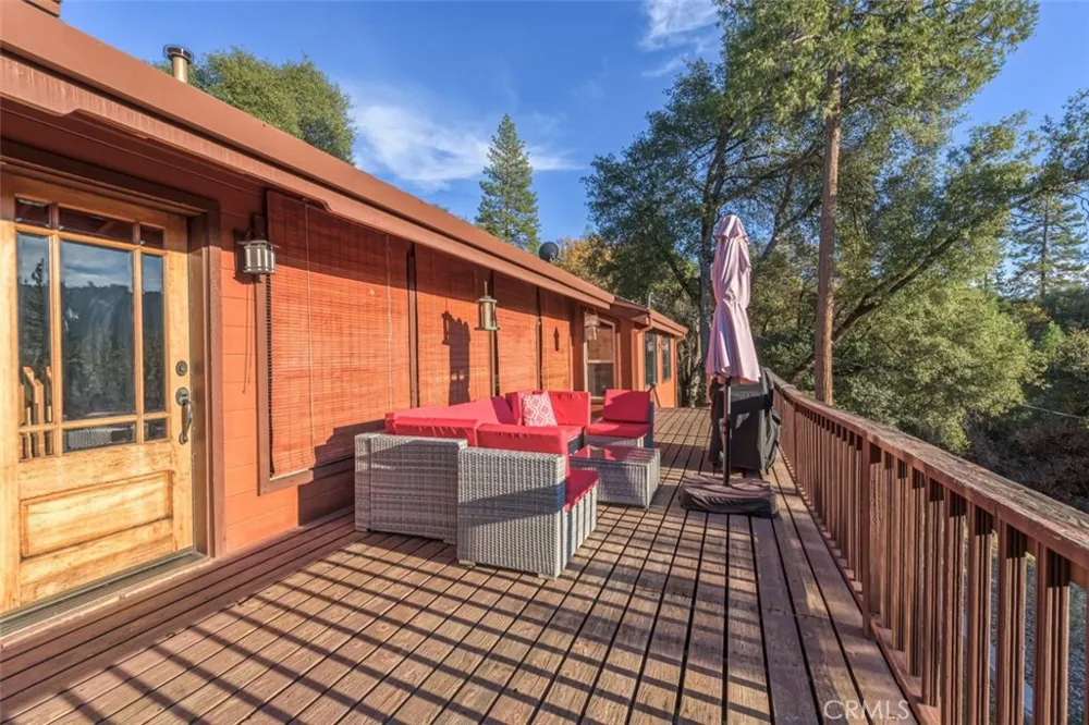 42203 Oak Lane Oakhurst, CA 93644