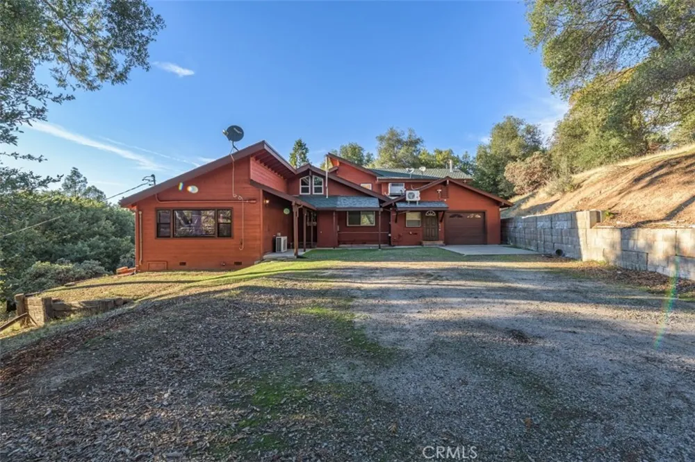 42203 Oak Lane Oakhurst, CA 93644