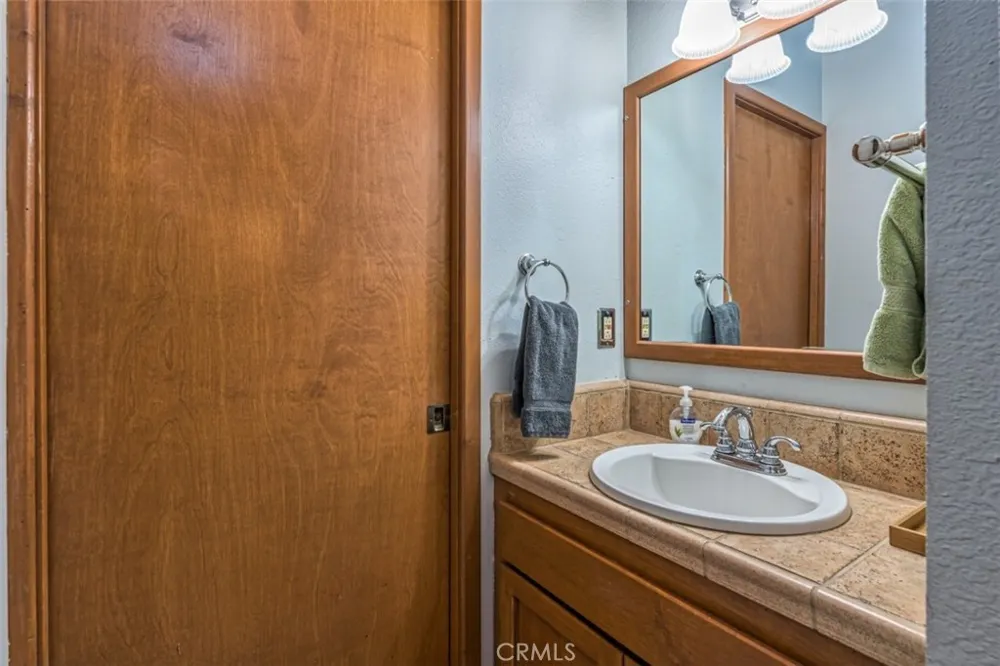 42203 Oak Lane Oakhurst, CA 93644