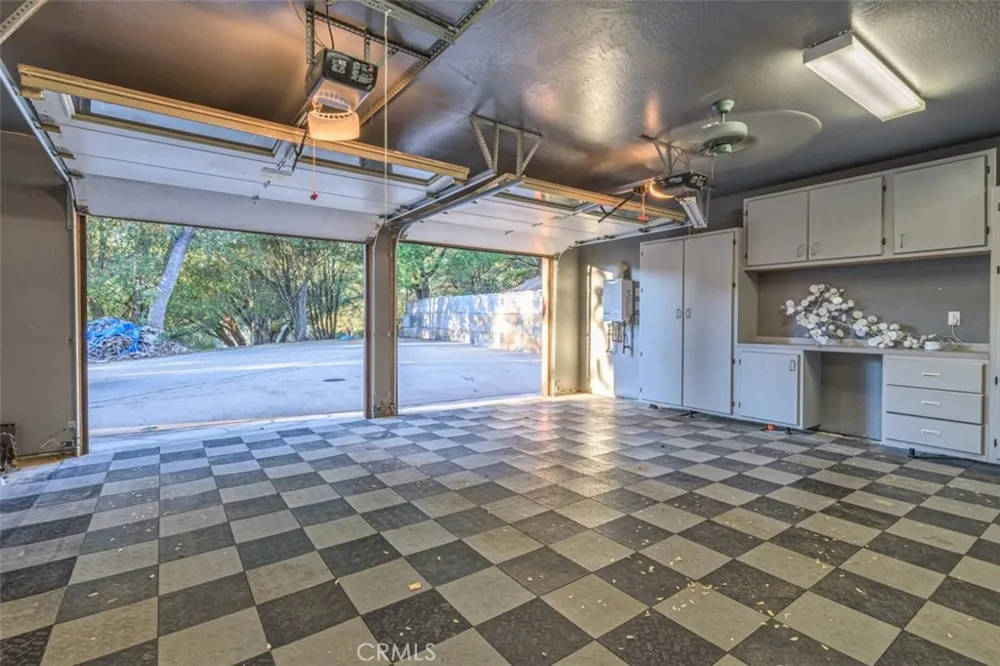 42203 Oak Lane Oakhurst, CA 93644