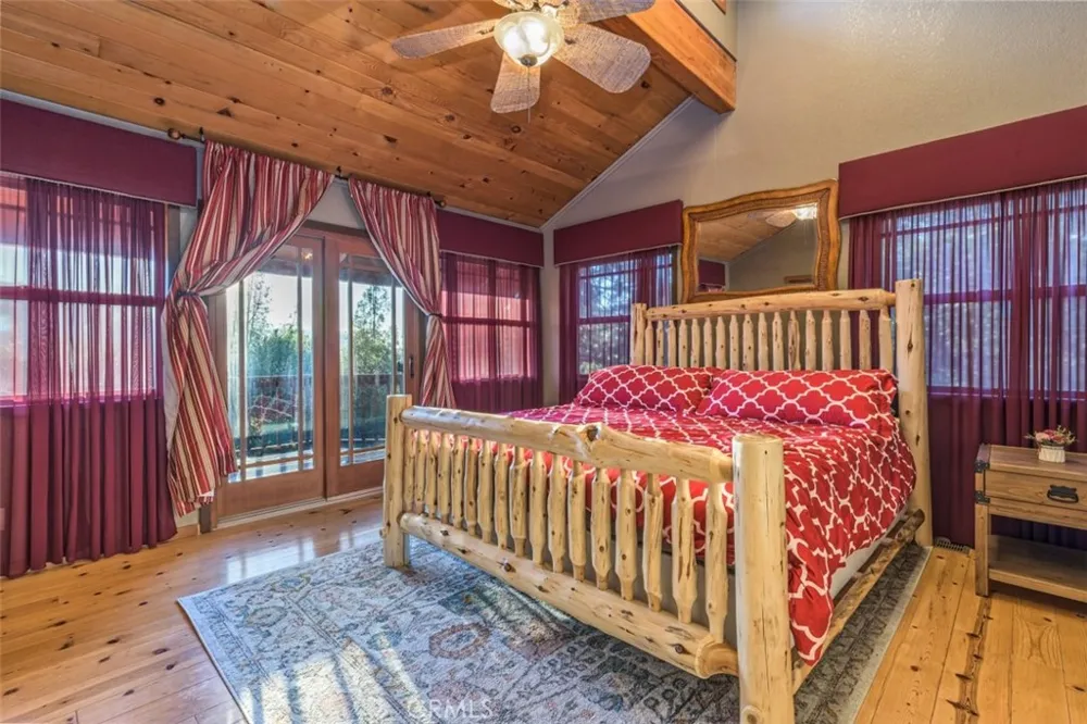 42203 Oak Lane Oakhurst, CA 93644