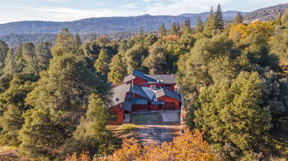 42203 Oak Lane Oakhurst, CA 93644