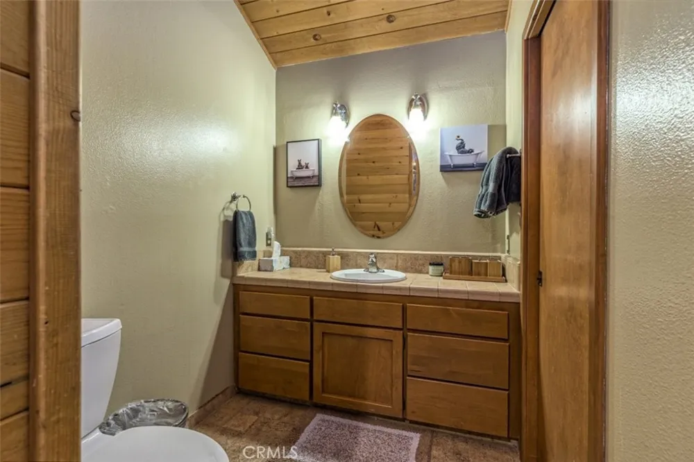 42203 Oak Lane Oakhurst, CA 93644