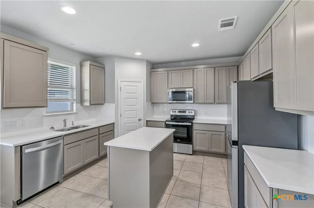 128 Old Stagecoach Road Jarrell, TX 76537