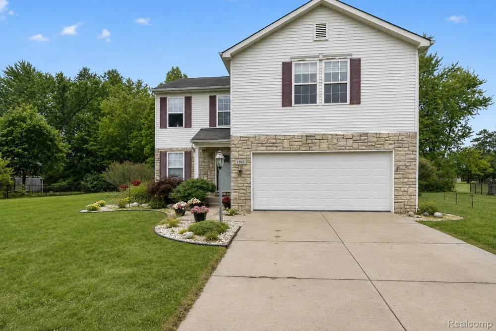 1863 Greton Drive Frenchtown Township, MI 48162