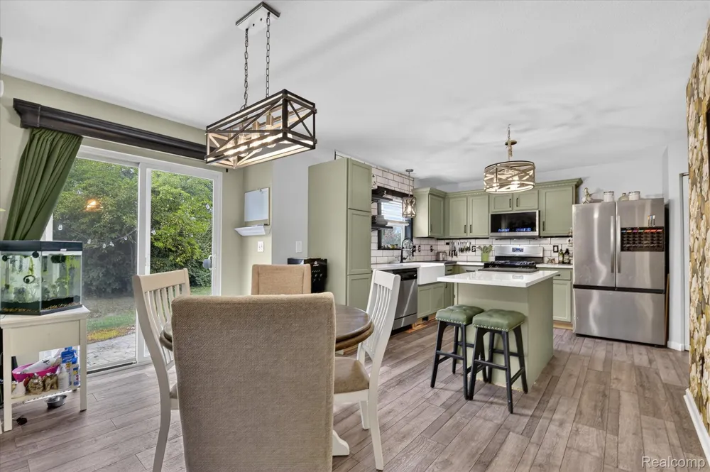 1863 Greton Drive Frenchtown Township, MI 48162
