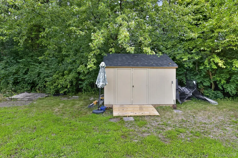 1863 Greton Drive Frenchtown Township, MI 48162