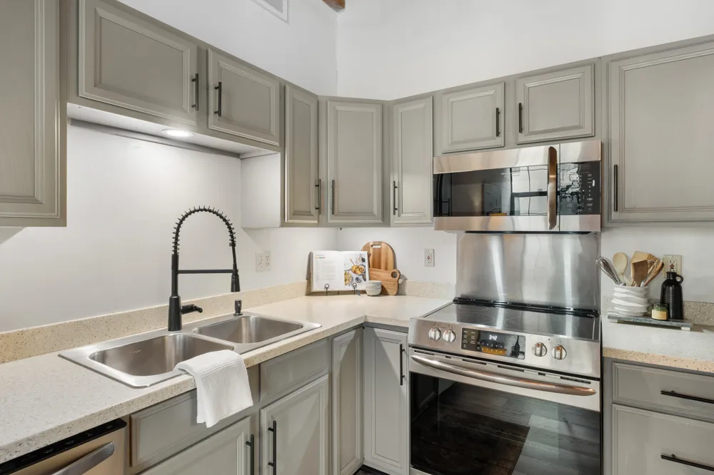 940 Monroe Avenue NW #221 Grand Rapids City, MI 49503