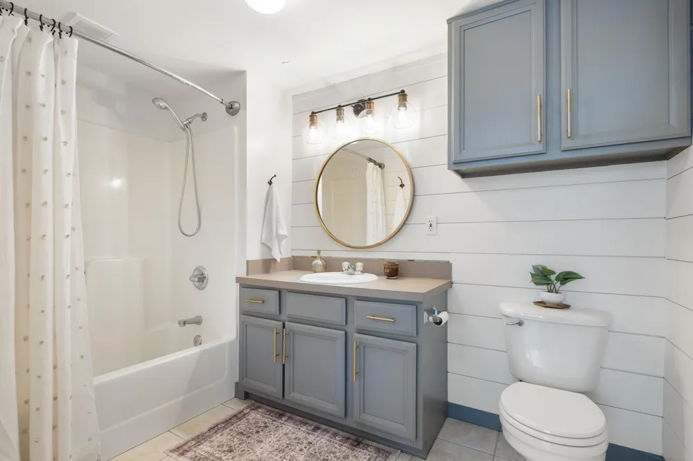 940 Monroe Avenue NW #221 Grand Rapids City, MI 49503