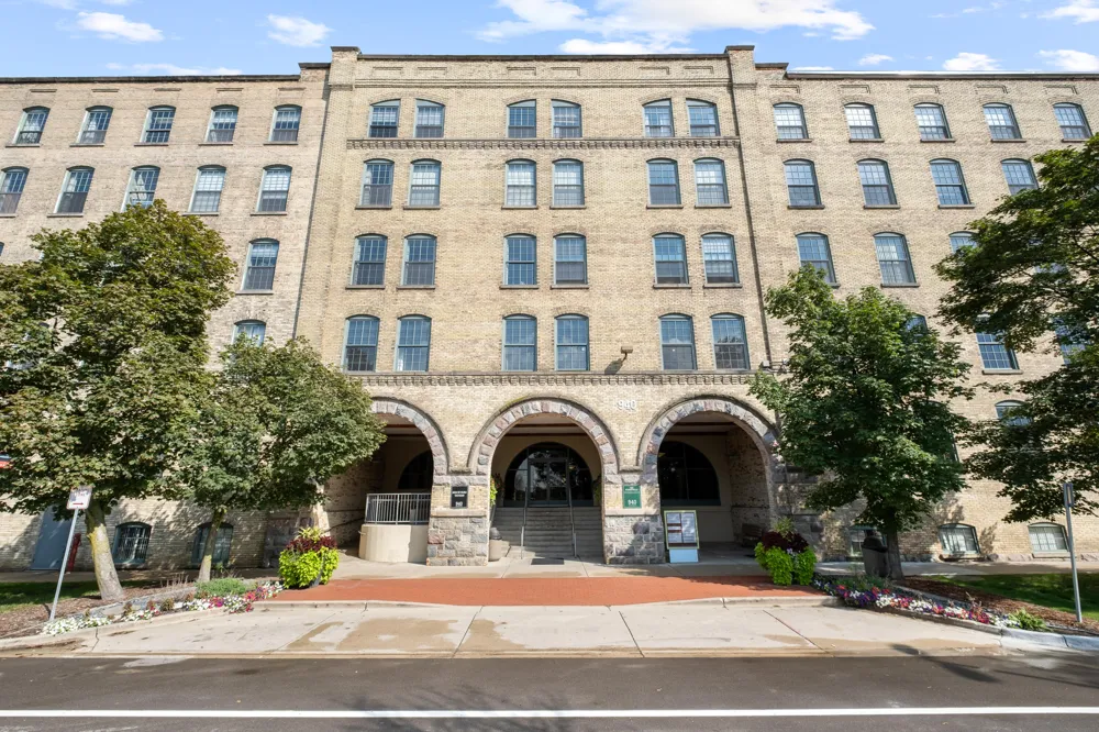 940 Monroe Avenue NW #221 Grand Rapids City, MI 49503