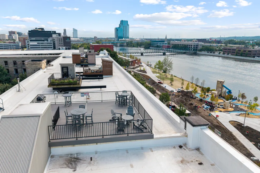 940 Monroe Avenue NW #221 Grand Rapids City, MI 49503