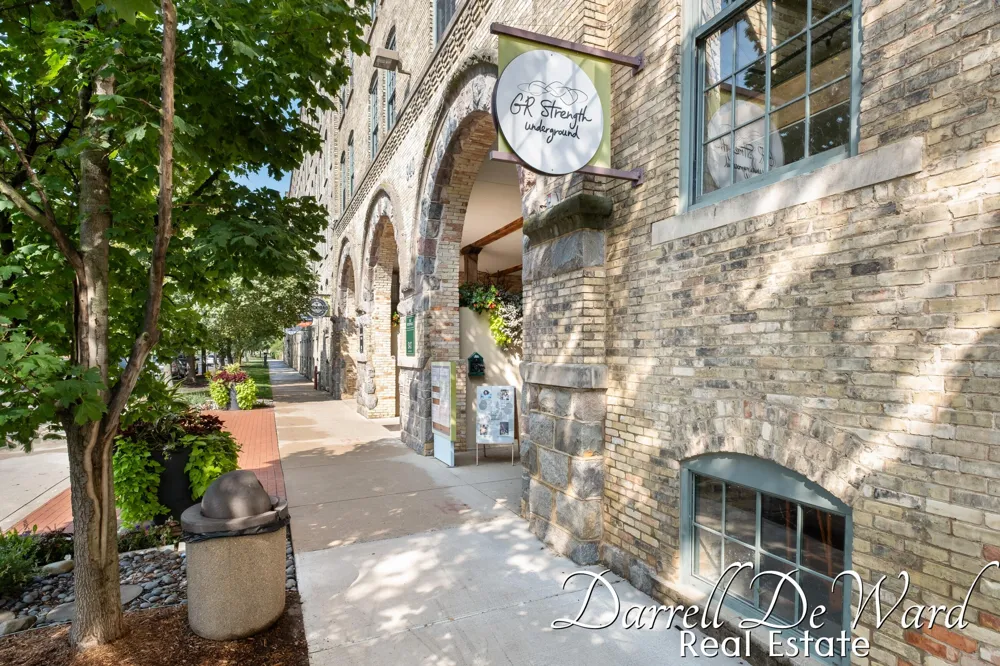940 Monroe Avenue NW #221 Grand Rapids City, MI 49503