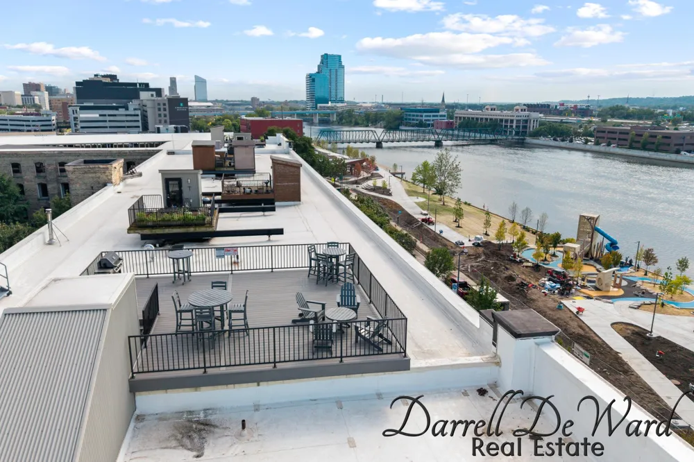 940 Monroe Avenue NW #221 Grand Rapids City, MI 49503