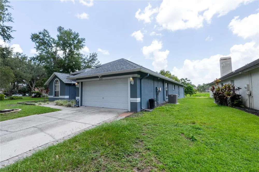 16505 LAKE HEATHER DRIVE Tampa, FL 33618
