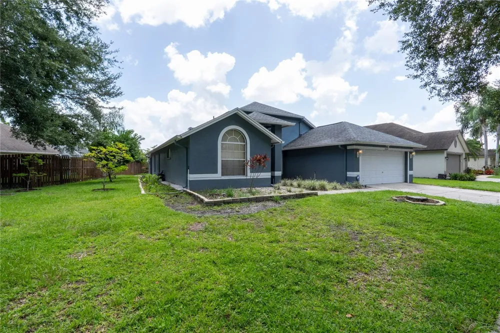 16505 LAKE HEATHER DRIVE Tampa, FL 33618