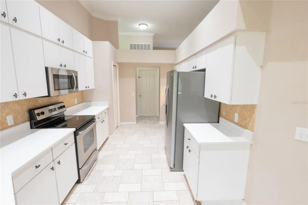 16505 LAKE HEATHER DRIVE Tampa, FL 33618