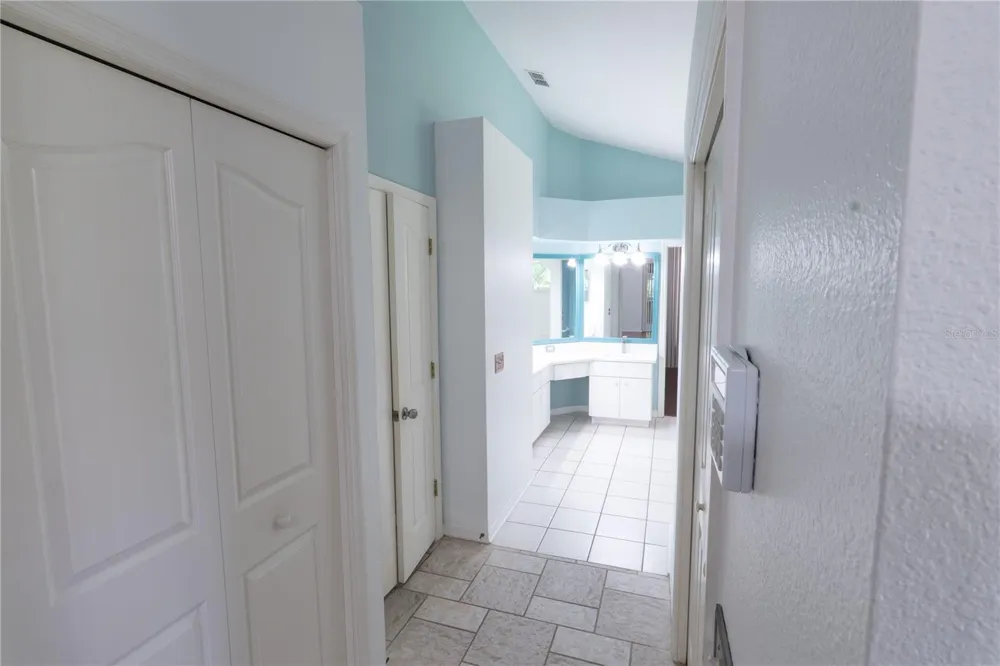 16505 LAKE HEATHER DRIVE Tampa, FL 33618