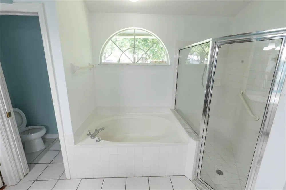 16505 LAKE HEATHER DRIVE Tampa, FL 33618