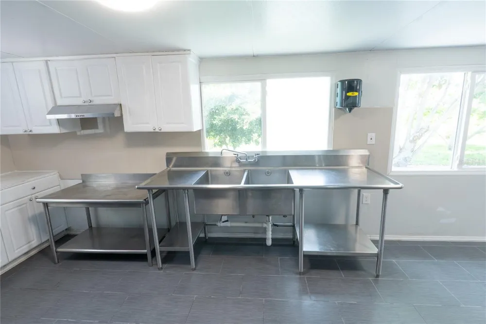 16505 LAKE HEATHER DRIVE Tampa, FL 33618