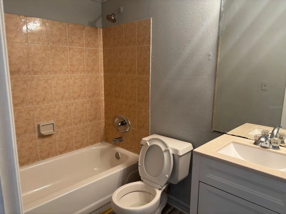 6178 WESTGATE DRIVE #204 Orlando, FL 32835
