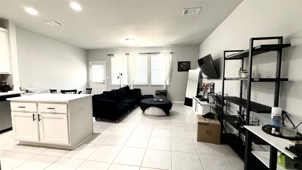 1761 Artesian Springs Crossing Leander, TX 78641