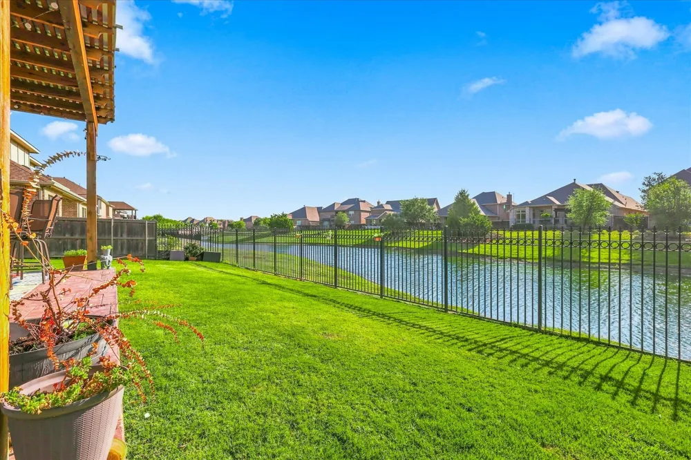 8225 Bonny Bank The Colony, TX 75056