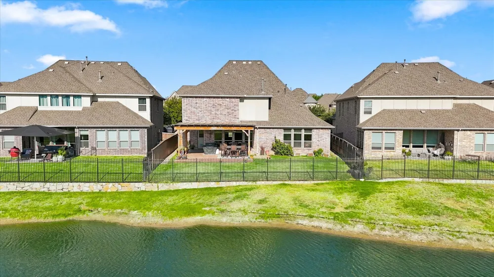 8225 Bonny Bank The Colony, TX 75056