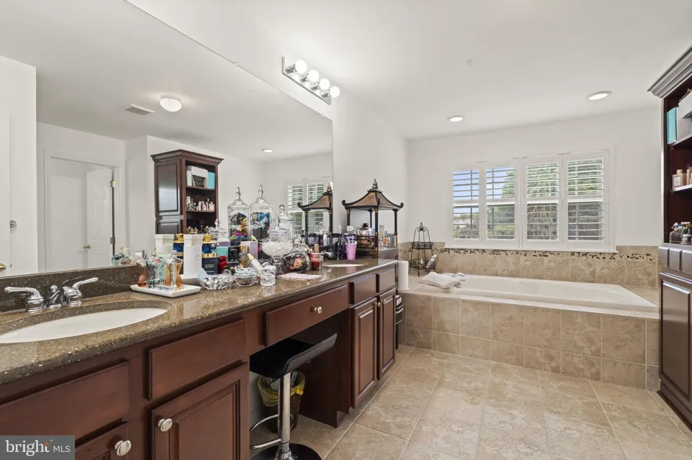 237 LEFFLER CIRCLE Florence, NJ 08518