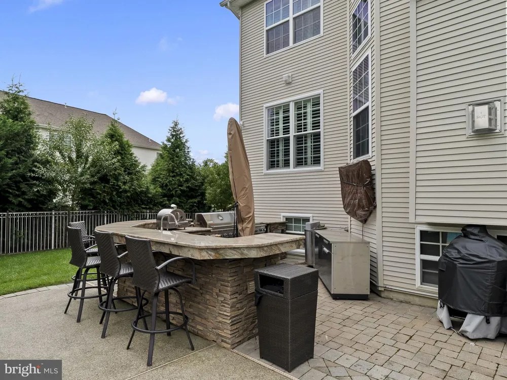 237 LEFFLER CIRCLE Florence, NJ 08518