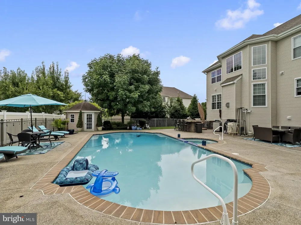 237 LEFFLER CIRCLE Florence, NJ 08518