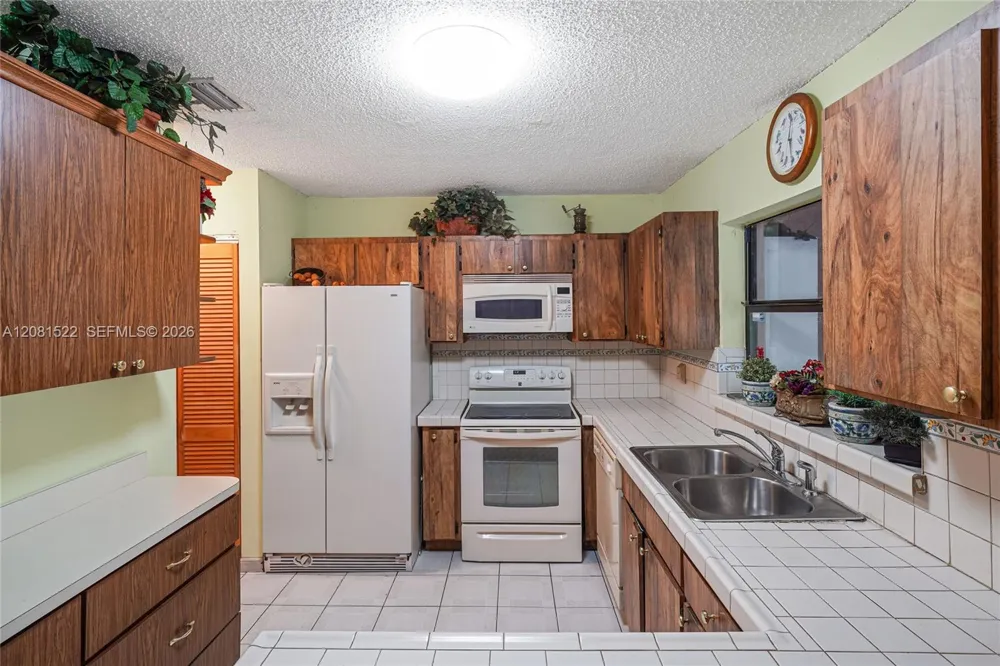 12611 SW 9th Ter #B Miami, FL 33184