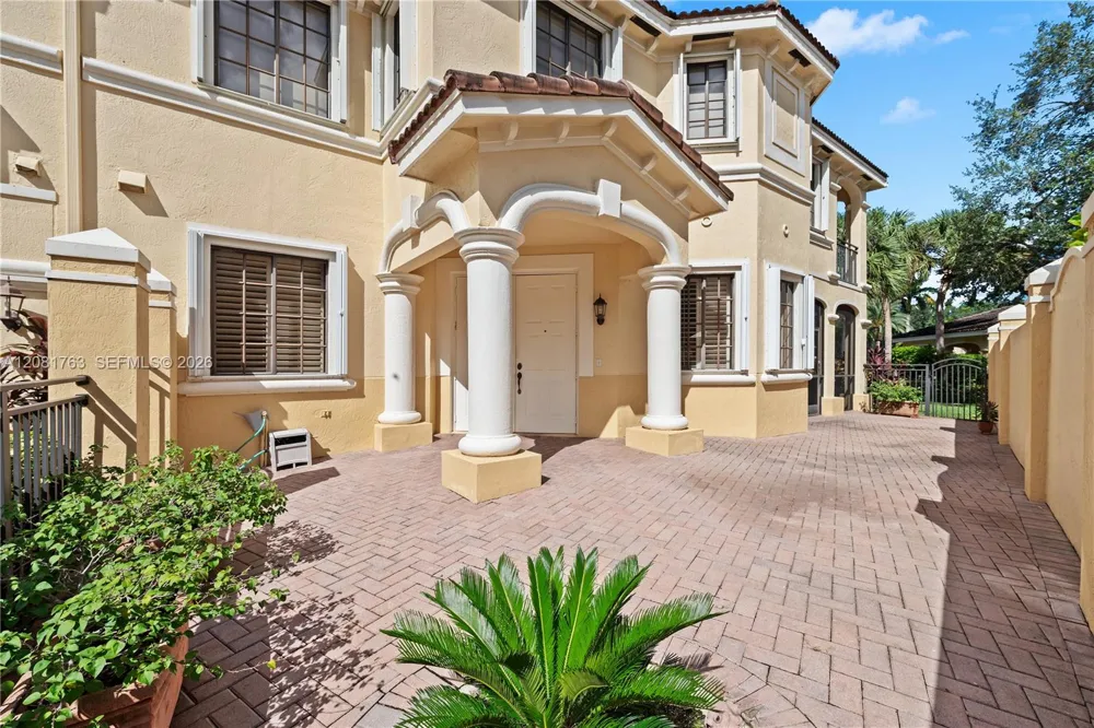 1634 Passion Vine Cir #31-2 Weston, FL 33326