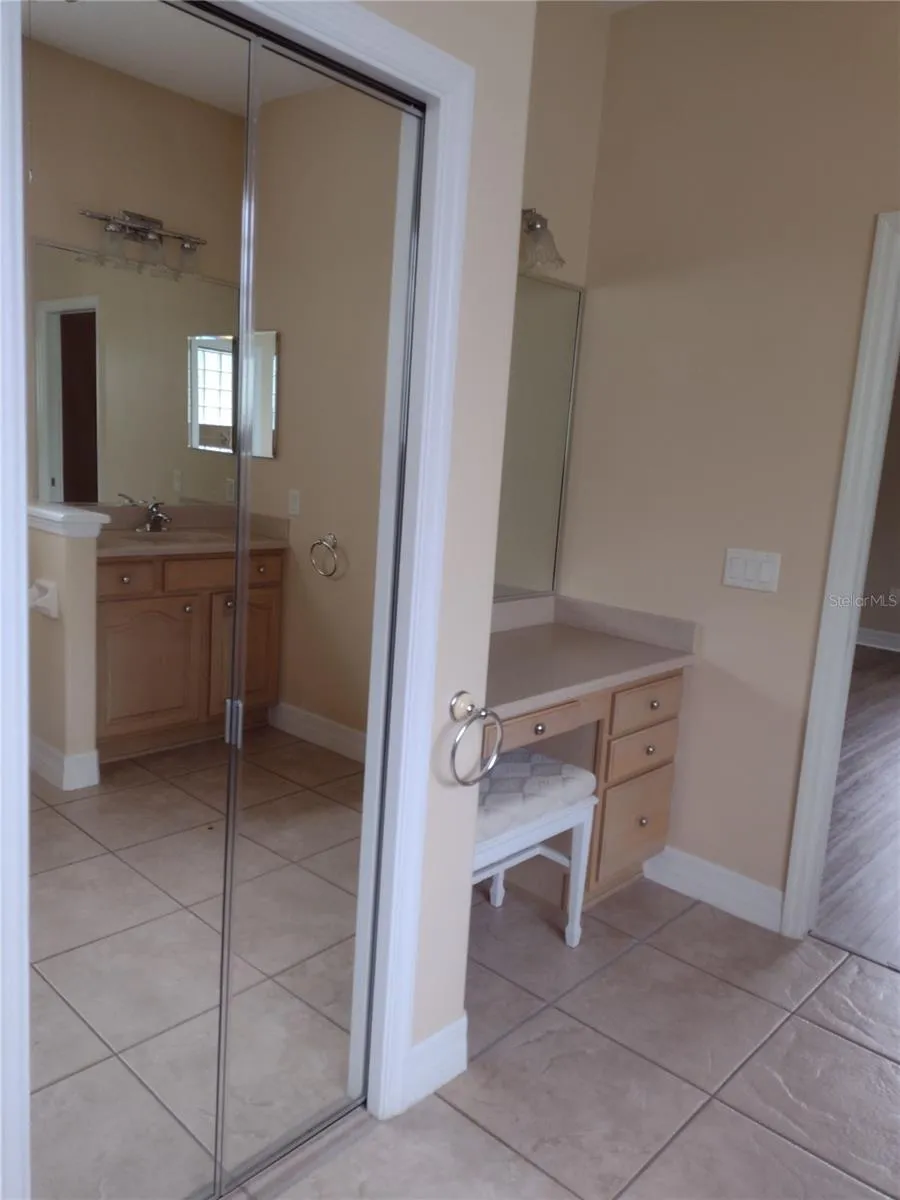 592 DOWLING CIRCLE Lady Lake, FL 32159