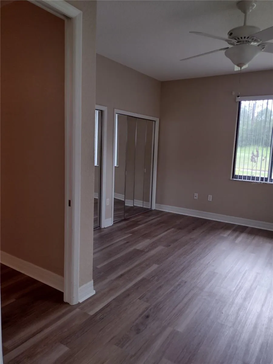 592 DOWLING CIRCLE Lady Lake, FL 32159
