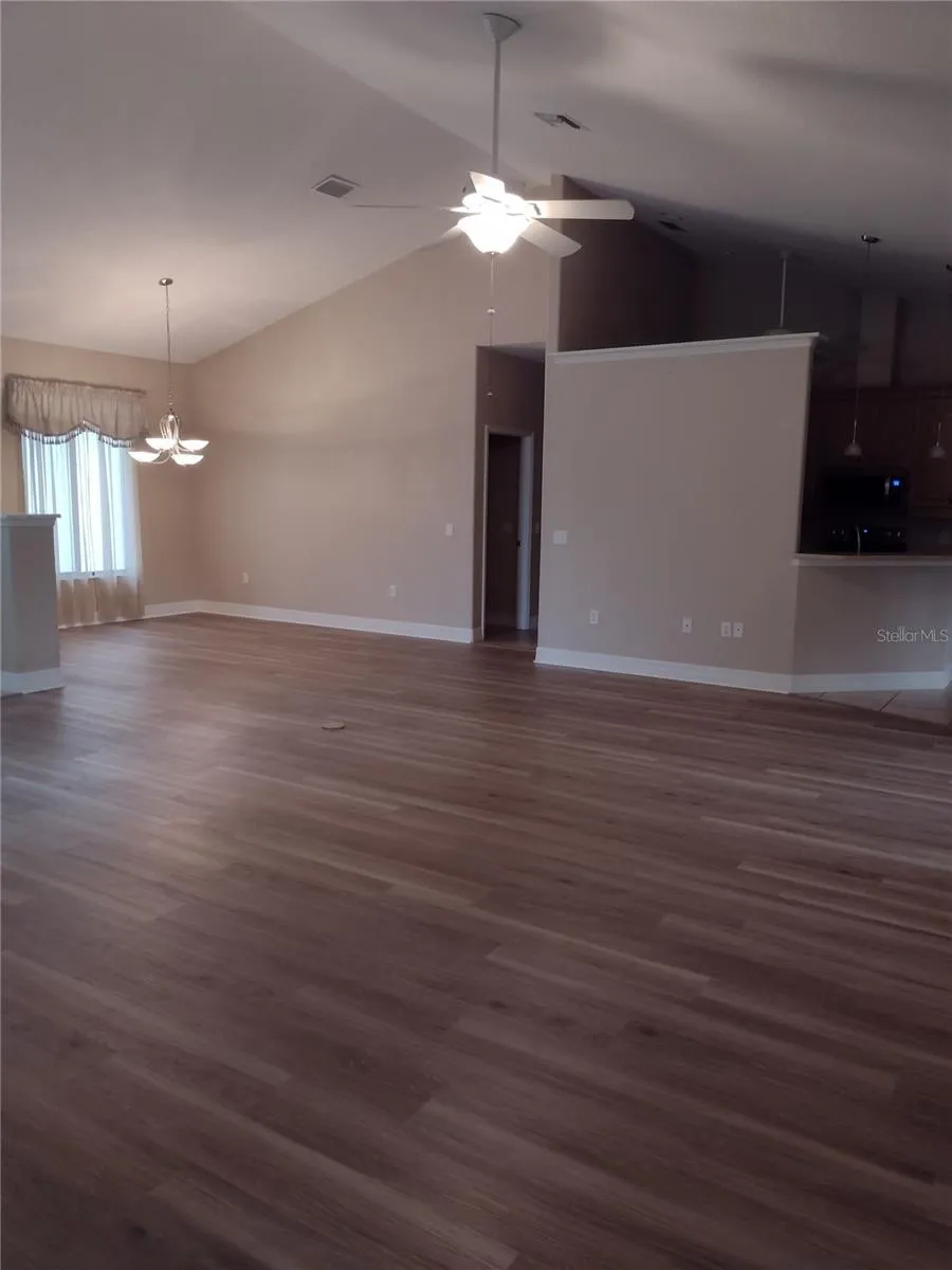 592 DOWLING CIRCLE Lady Lake, FL 32159