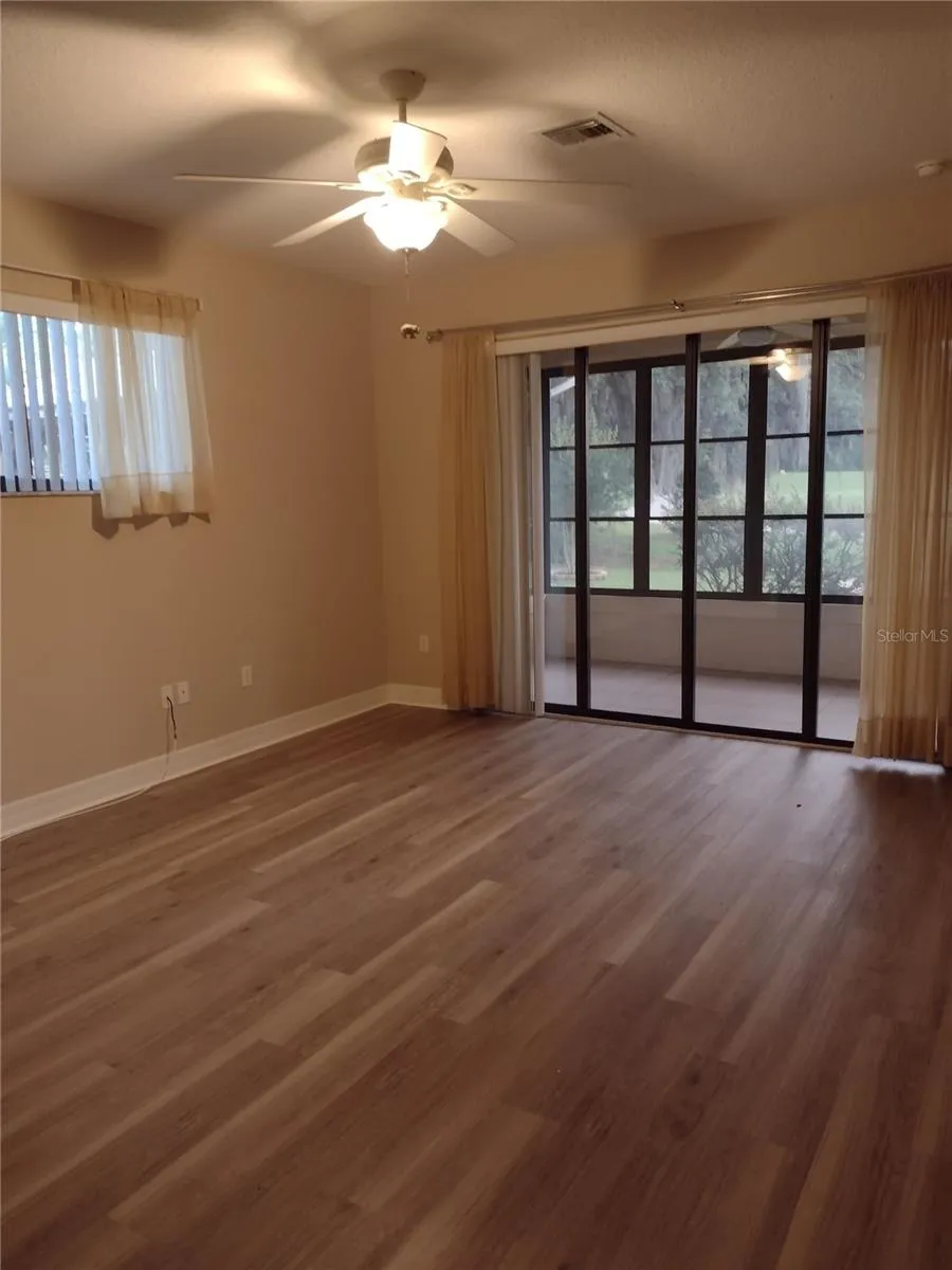 592 DOWLING CIRCLE Lady Lake, FL 32159