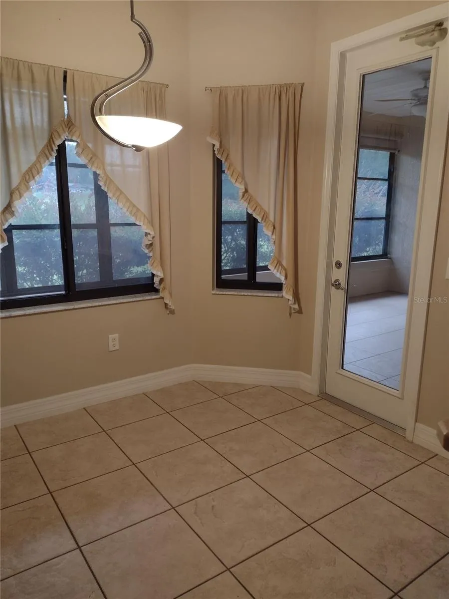 592 DOWLING CIRCLE Lady Lake, FL 32159