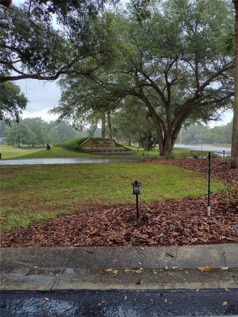 592 DOWLING CIRCLE Lady Lake, FL 32159