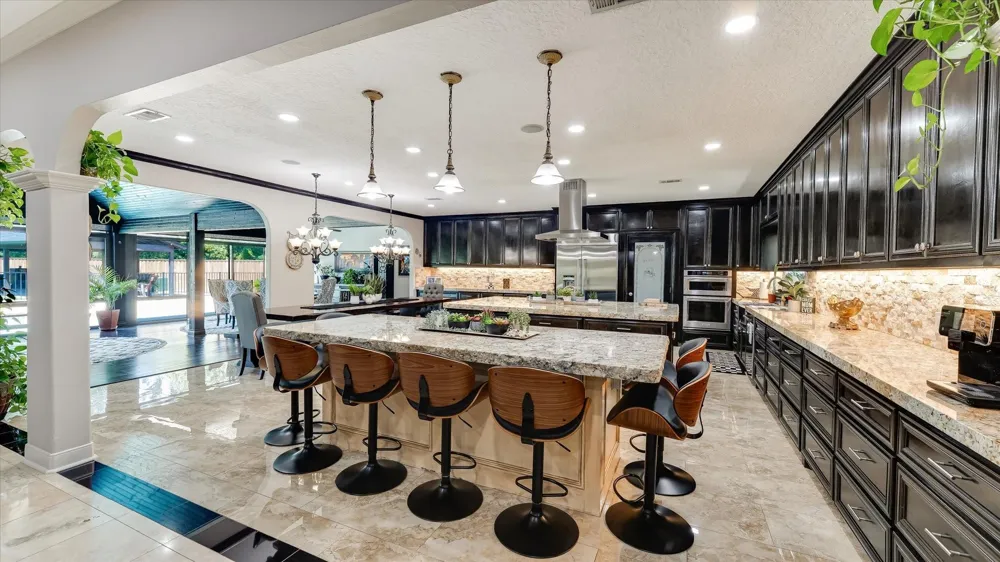 65 County Road 2209 Cleveland, TX 77327