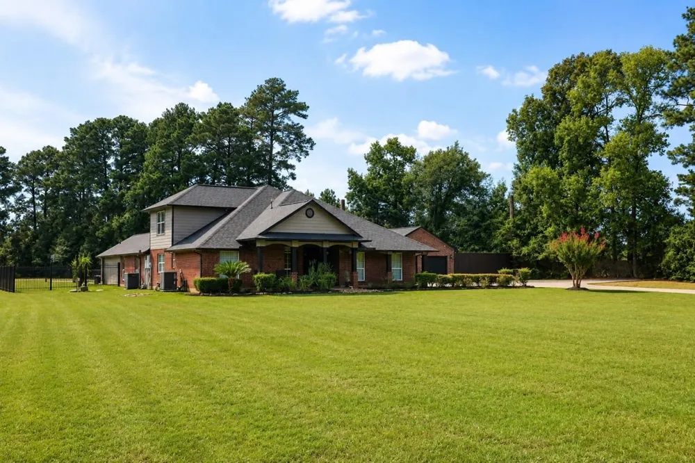 65 County Road 2209 Cleveland, TX 77327