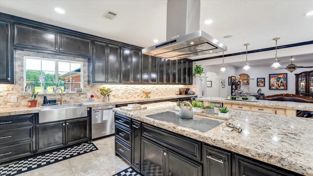 65 County Road 2209 Cleveland, TX 77327
