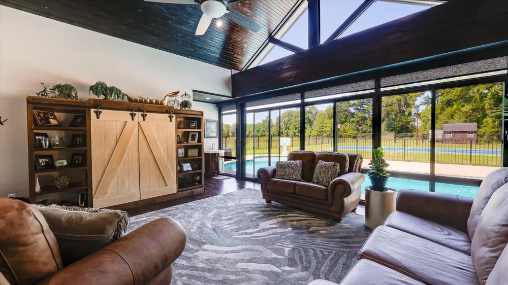 65 County Road 2209 Cleveland, TX 77327