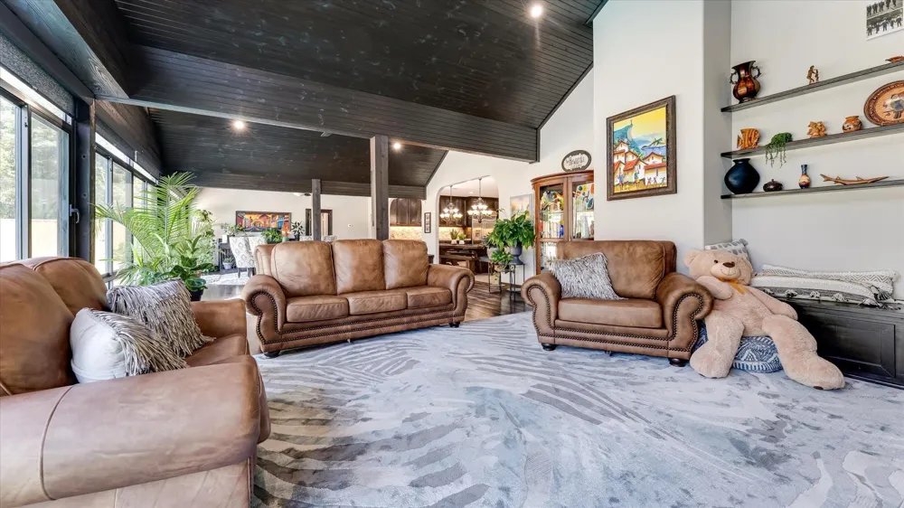 65 County Road 2209 Cleveland, TX 77327