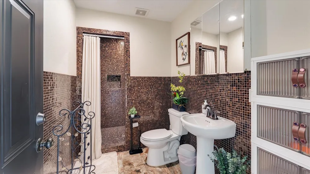 65 County Road 2209 Cleveland, TX 77327