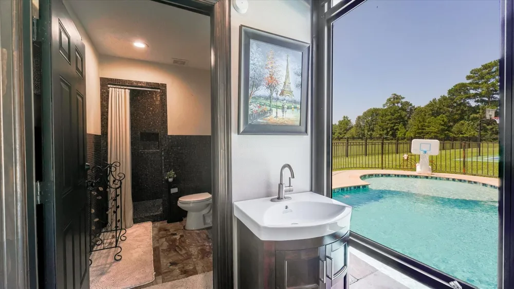 65 County Road 2209 Cleveland, TX 77327